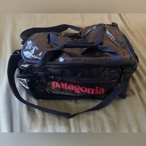 patagonia 40L black hole duffel bag